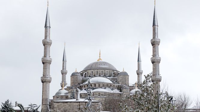 На Турцию обрушился самый сильный за 50 лет снегоп